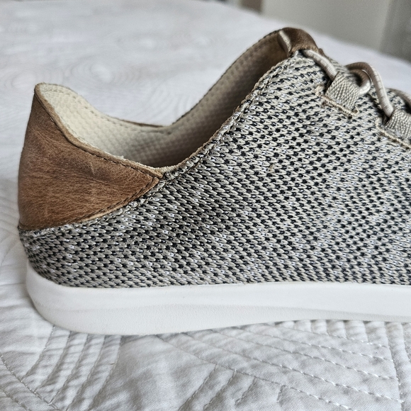 EUC Olukai Womens Hale'iwa Li Ha'a Women Size 7.5 Brown Grey Slipon - Picture 3 of 16